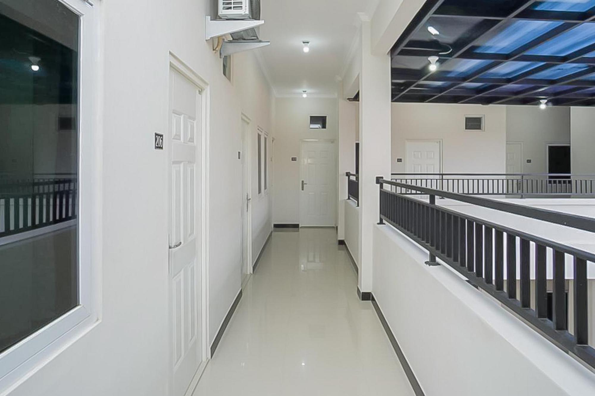Waringin Guest House Tegal Mitra Reddoorz Exterior photo