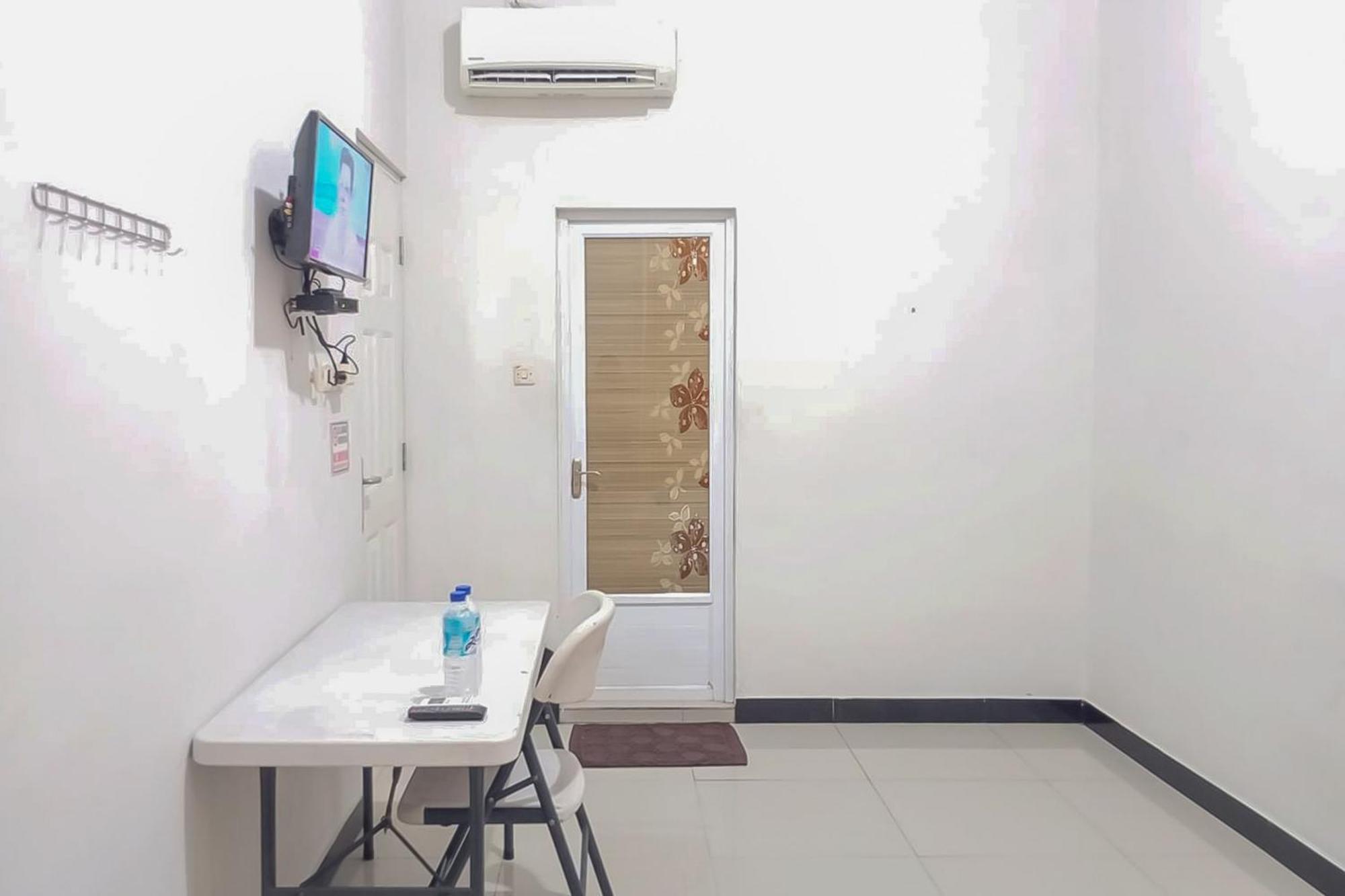 Waringin Guest House Tegal Mitra Reddoorz Exterior photo
