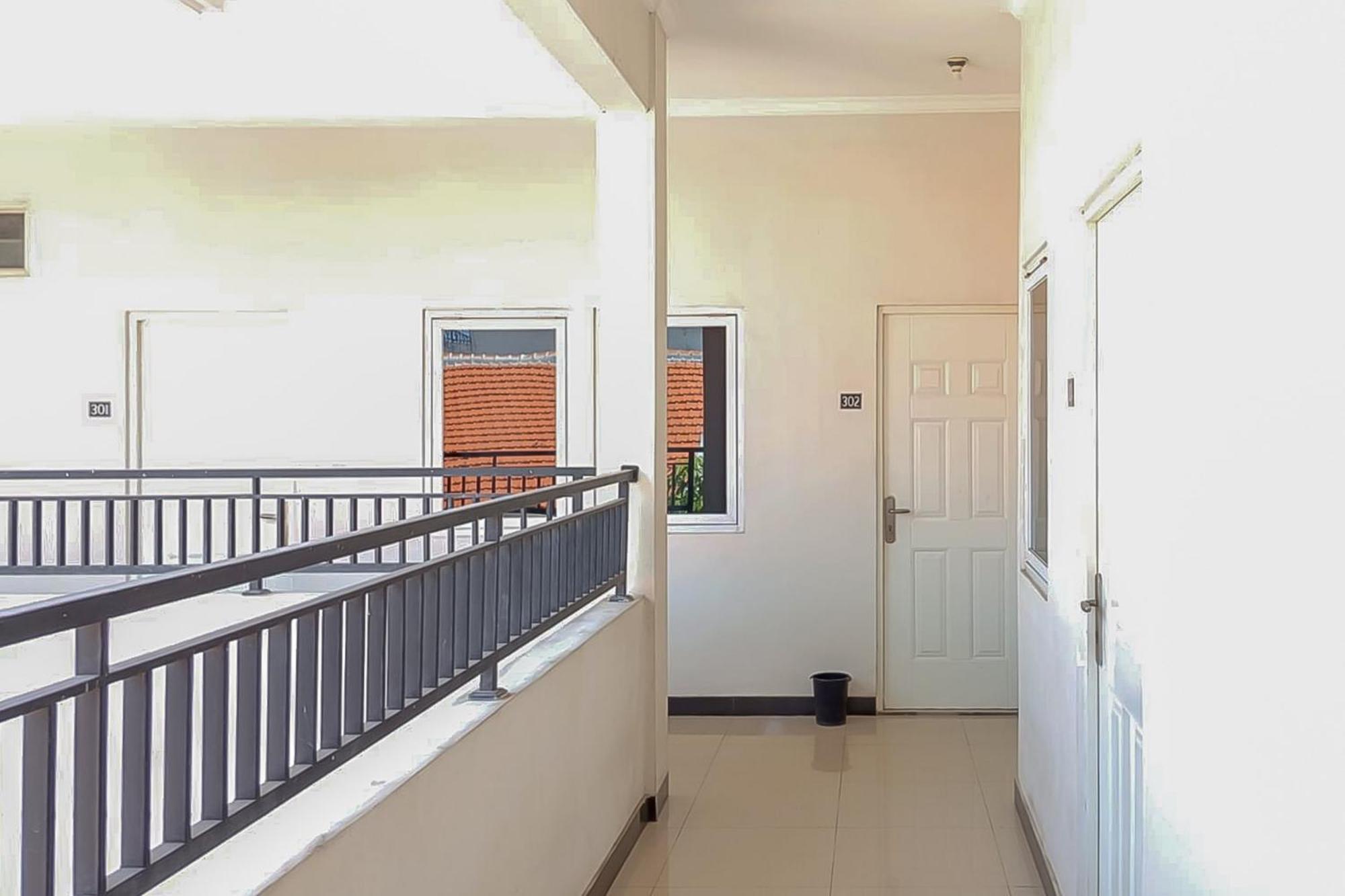 Waringin Guest House Tegal Mitra Reddoorz Exterior photo